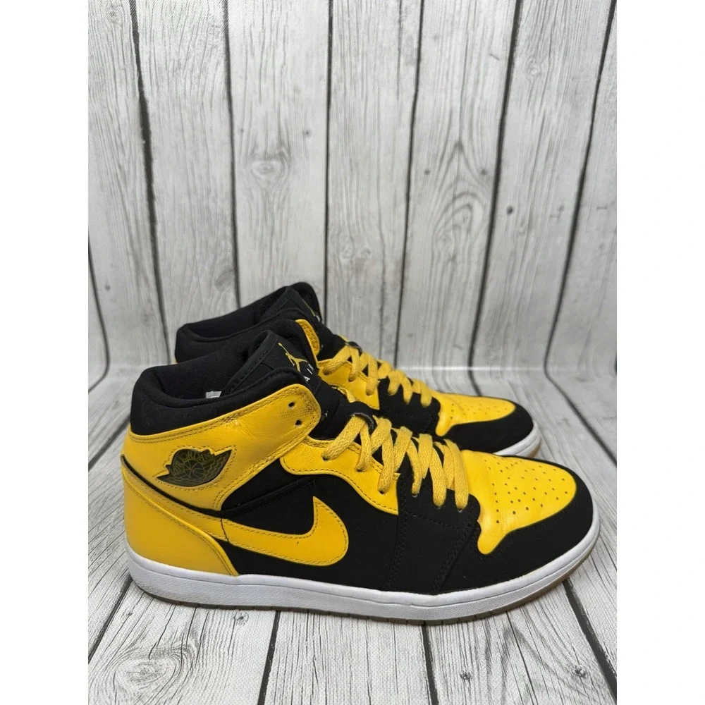 Air Jordan 1 Mid New Love Black Yellow 136085-072 Size 11